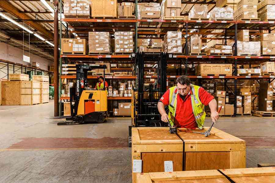 3pl warehouse employee prepping crates